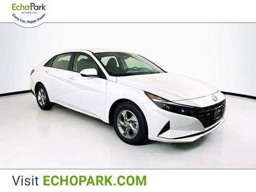 2022 Hyundai ELANTRA SE
