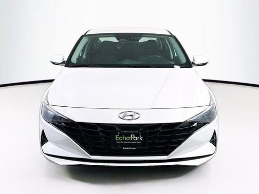 2022 Hyundai ELANTRA SE