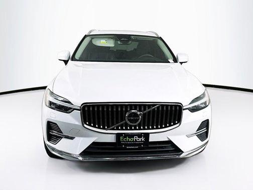 2023 Volvo XC60 B5 Ultimate Bright Theme