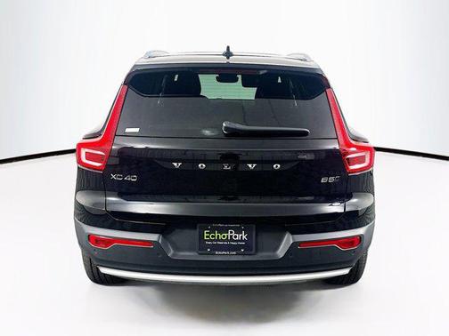 2025 Volvo XC40 B5 Core Bright Theme