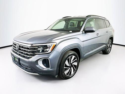 Platinum Gray Metallic 2024 Volkswagen Atlas 2.0T SE w/Technology 4MOTION