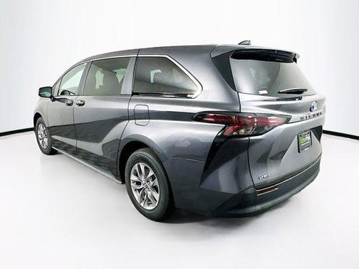 2025 Toyota Sienna LE