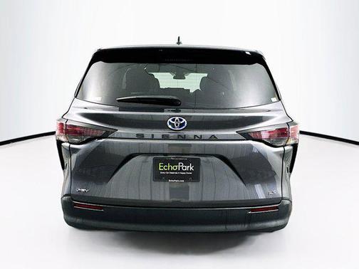 2025 Toyota Sienna LE