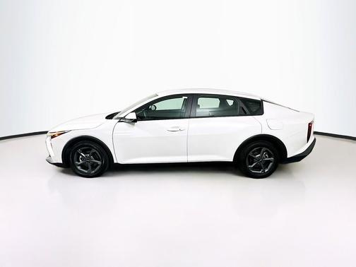 Snow White Pearl 2025 Kia K4 LXS