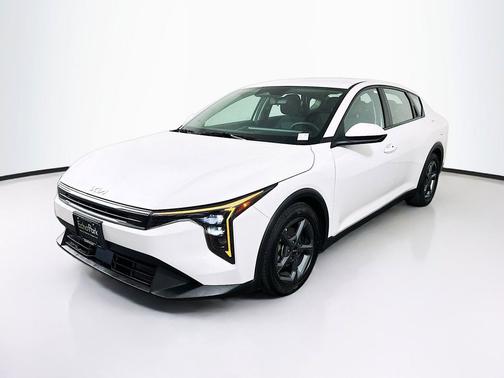 Snow White Pearl 2025 Kia K4 LXS
