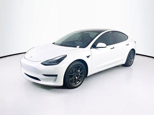 Pearl White Multi-Coat 2023 Tesla Model 3 Standard Range
