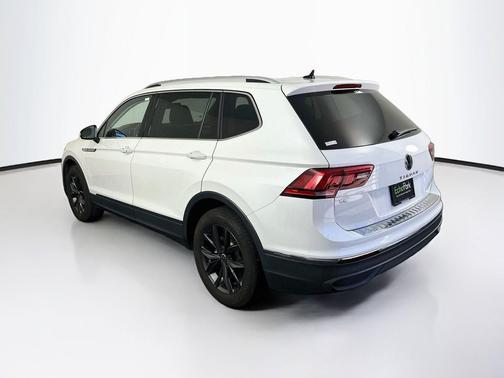 Opal White Pearl 2023 Volkswagen Tiguan 2.0T SE
