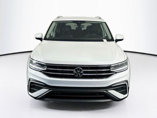 Opal White Pearl 2023 Volkswagen Tiguan 2.0T SE