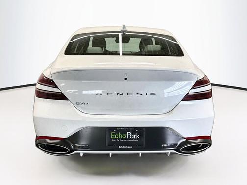 Uyuni White 2025 Genesis G70 2.5T RWD