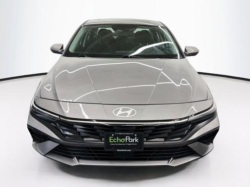 Fluid Metal 2025 Hyundai ELANTRA SEL