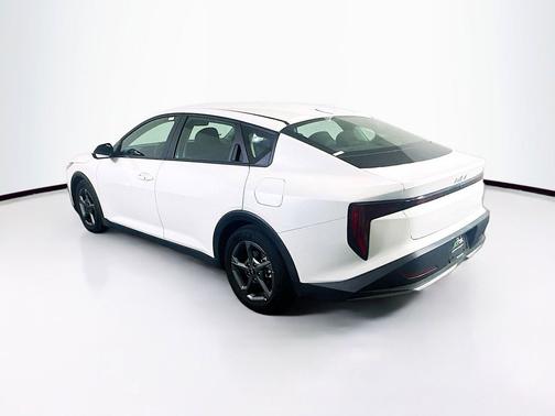 Snow White Pearl 2025 Kia K4 LXS