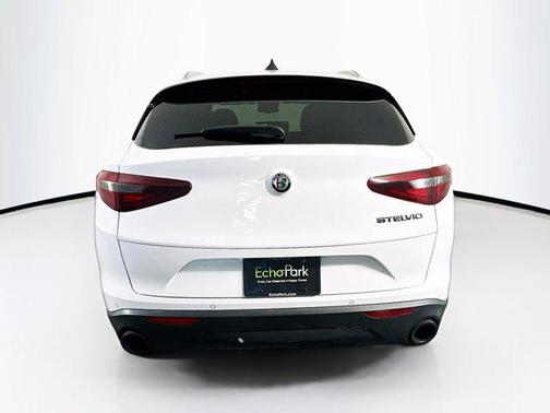 2021 Alfa Romeo Stelvio Base