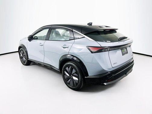 Boulder Gray Pearl/Black Diamond Pearl 2023 Nissan ARIYA EVOLVE+