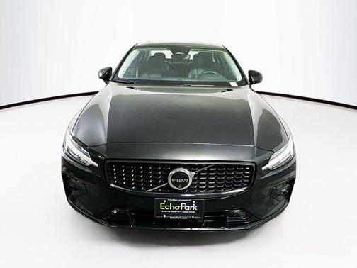 2024 Volvo S60 B5 Plus Dark Theme