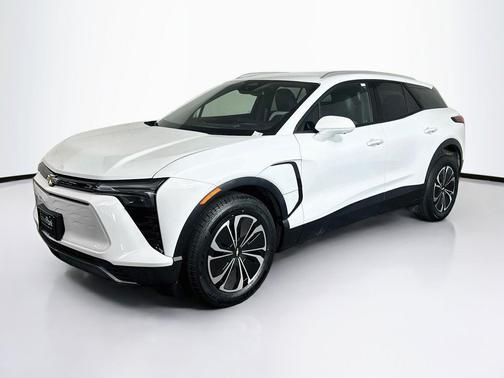 Summit White 2024 Chevrolet Blazer EV eAWD LT