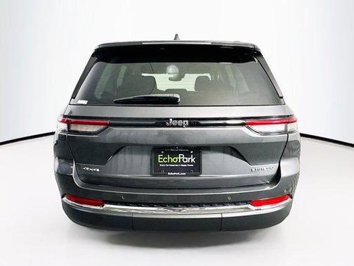 2022 Jeep Grand Cherokee Laredo