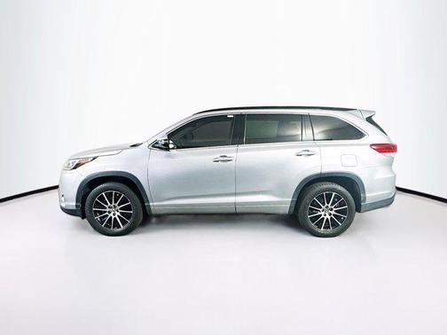 2017 Toyota Highlander SE