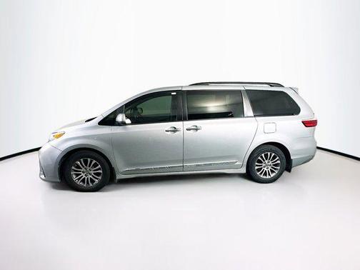 2019 Toyota Sienna XLE