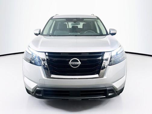 Brilliant Silver Metallic 2025 Nissan Pathfinder SV FWD