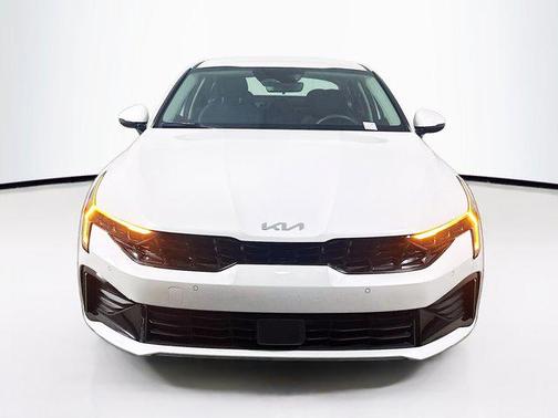 Snow White Pearl 2025 Kia K5 LXS