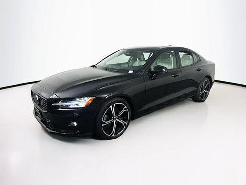 2024 Volvo S60 B5 Core Dark Theme