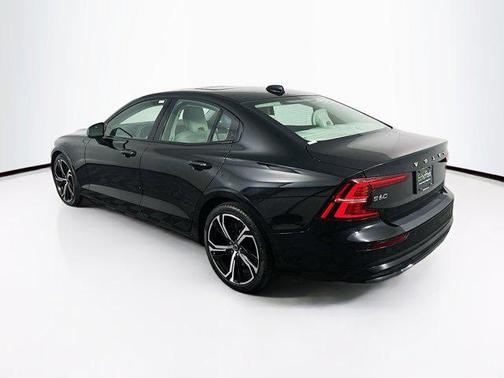 2024 Volvo S60 B5 Core Dark Theme