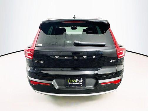 2023 Volvo XC40 B5 Ultimate Bright Theme
