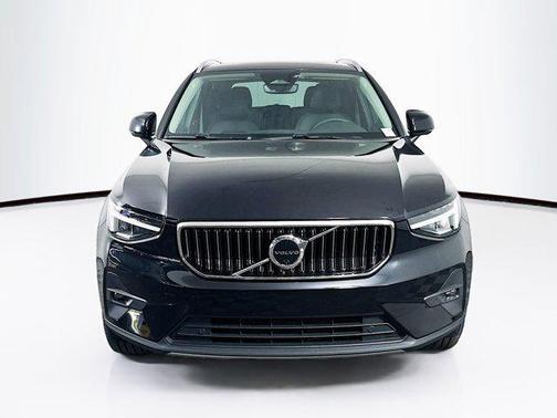 2023 Volvo XC40 B5 Ultimate Bright Theme