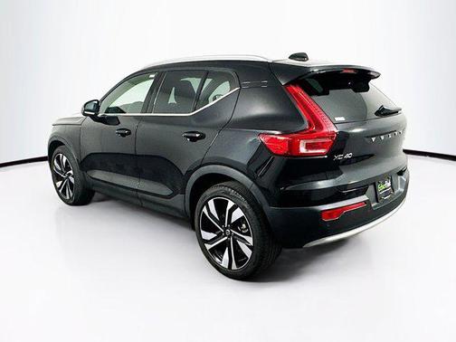 2023 Volvo XC40 B5 Ultimate Bright Theme