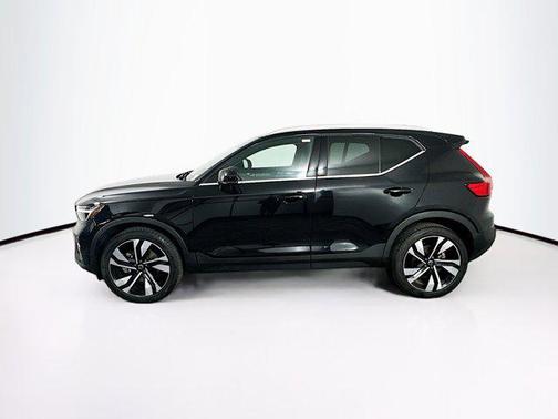 2023 Volvo XC40 B5 Ultimate Bright Theme