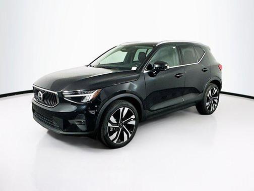 2023 Volvo XC40 B5 Ultimate Bright Theme