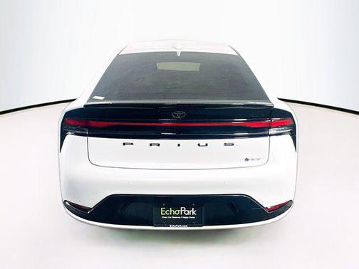 2025 Toyota Prius XLE