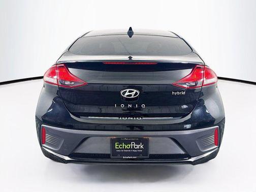 2022 Hyundai IONIQ Hybrid SE