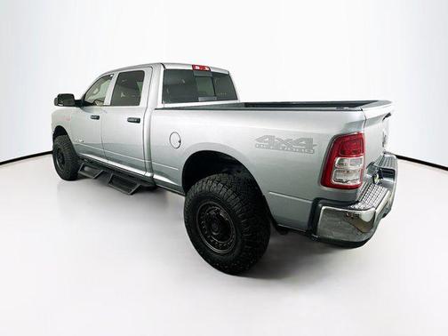 2021 RAM 2500 Tradesman Crew Cab 4x4 6'4' Box
