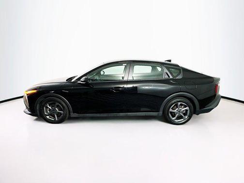 Aurora Black Pearl 2025 Kia K4 LXS