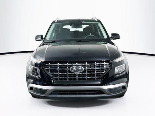 Black Noir Pearl 2022 Hyundai VENUE SEL