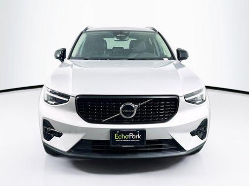 2023 Volvo XC40 B4 Ultimate Dark Theme