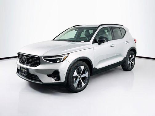 2023 Volvo XC40 B4 Ultimate Dark Theme