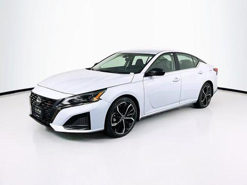 2023 Nissan Altima SR FWD