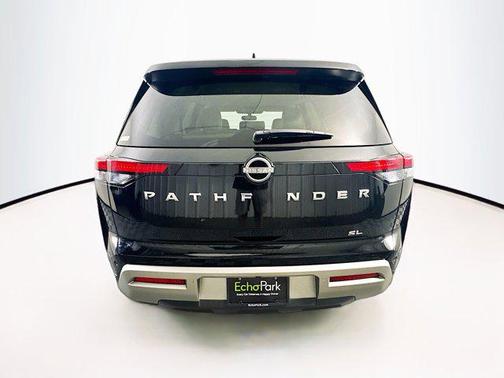 2022 Nissan Pathfinder SL 2WD