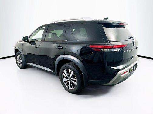 2022 Nissan Pathfinder SL 2WD