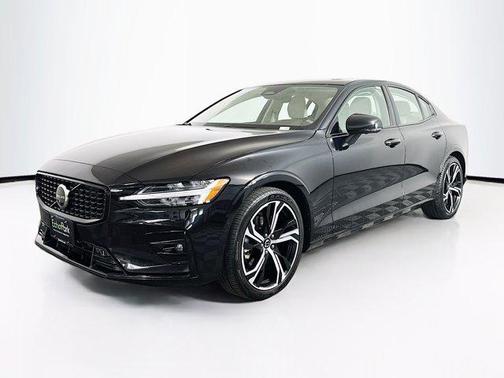 2024 Volvo S60 B5 Plus Dark Theme