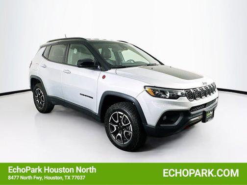 Silver Zynith Metallic Clearcoat 2025 Jeep Compass Trailhawk