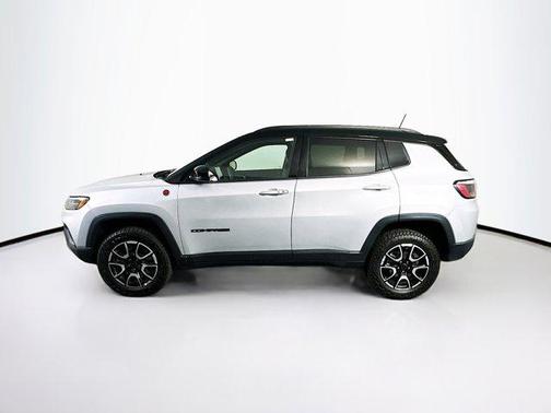 Silver Zynith Metallic Clearcoat 2025 Jeep Compass Trailhawk