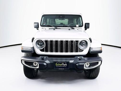 Bright White Clearcoat 2025 Jeep Wrangler 4-Door Sahara 4x4