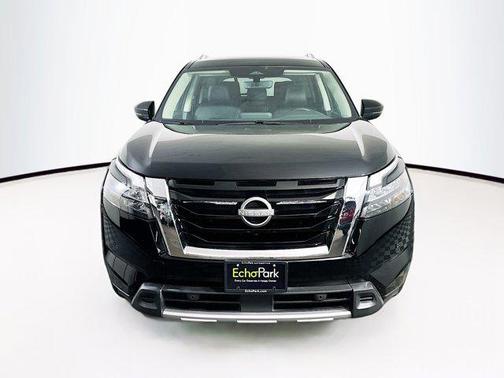 2025 Nissan Pathfinder SL FWD