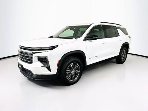 Summit White 2025 Chevrolet Traverse LT