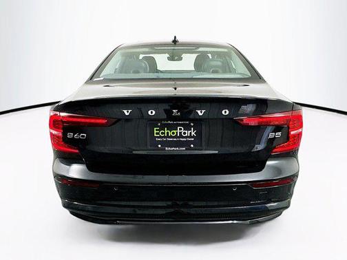 2024 Volvo S60 B5 Core Dark Theme