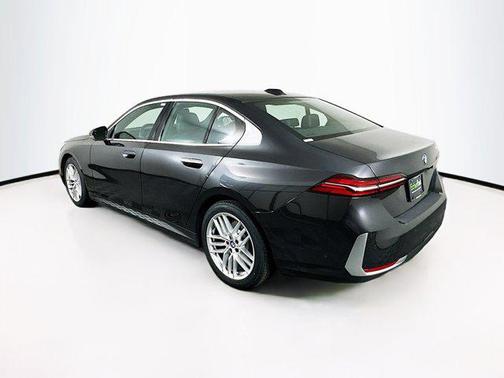 2025 BMW 530 i