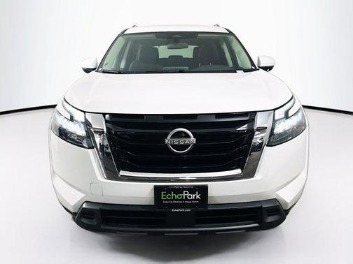Glacier White 2025 Nissan Pathfinder SV 4WD